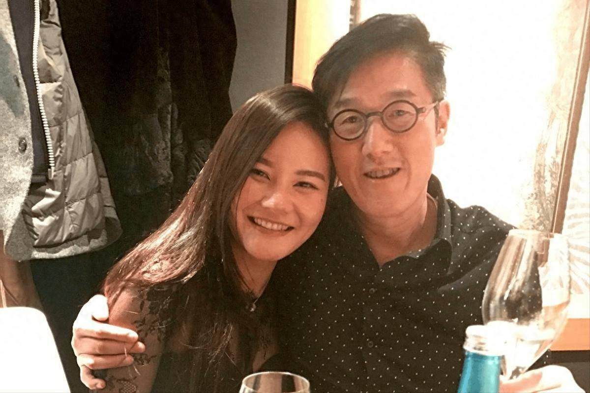 67岁香港富豪出轨网红9年，5年4胎原配不知
