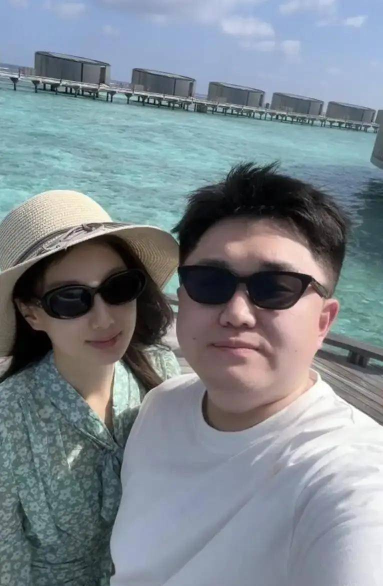 张百乔小雪售别墅,夫妻零互动疑婚变