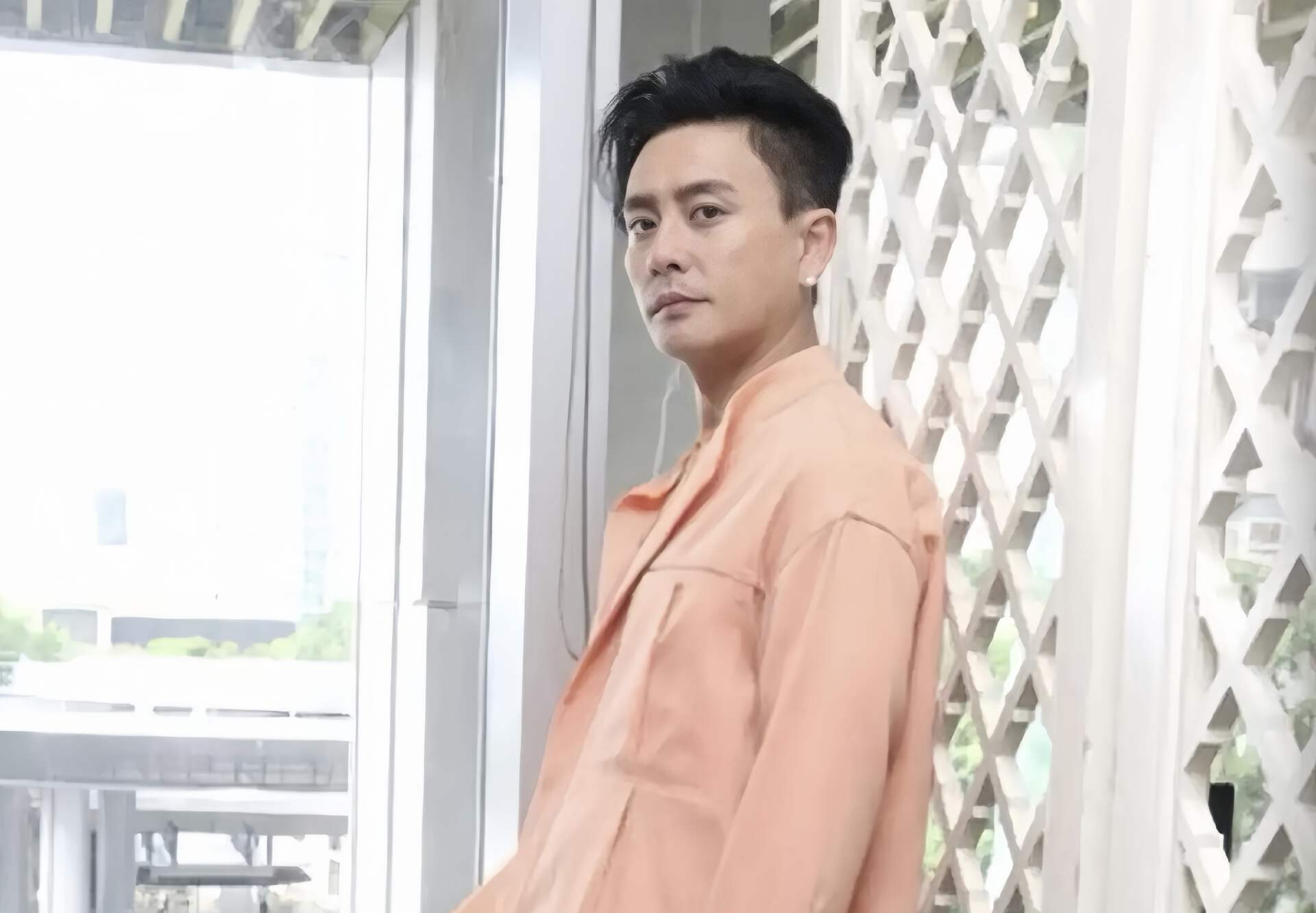 香港男星黄宗泽不婚原因:父母离婚影响,计划花光积蓄