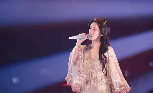 张碧晨歌手决赛淘汰遭反噬,里子面子全失