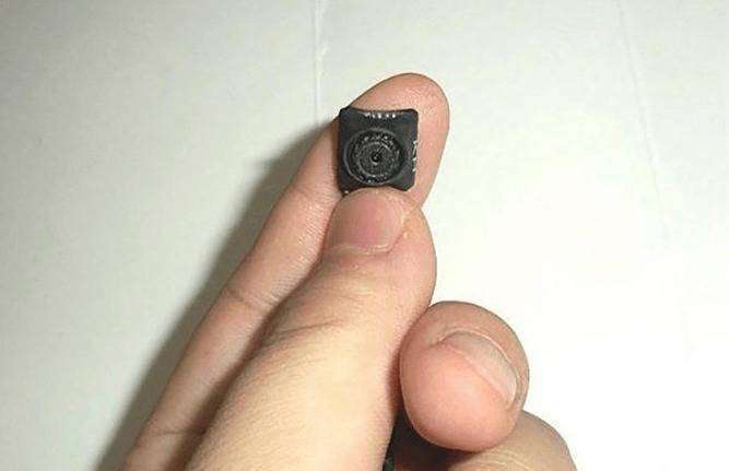 粉丝视频反转:明星扔前反复比禁止手势