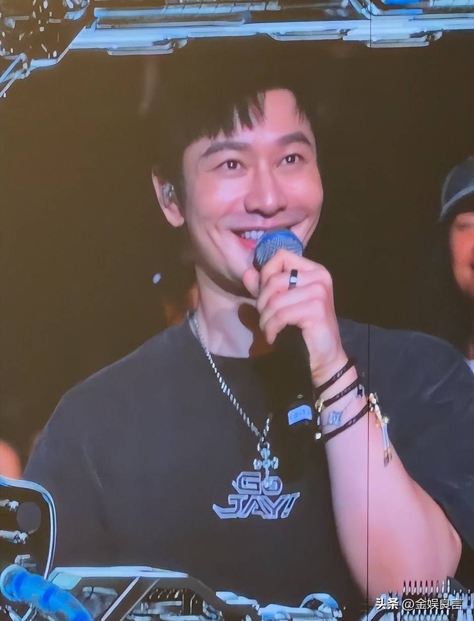 黄晓明夸昆凌被讨论双标:对比杨颖引热议