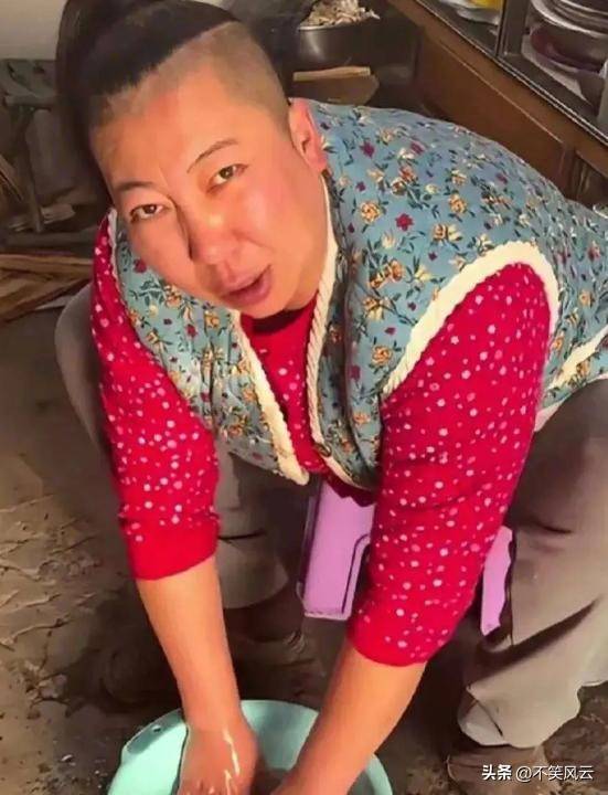 东北雨姐再遭重创:平台点名后账号全封,复出无望