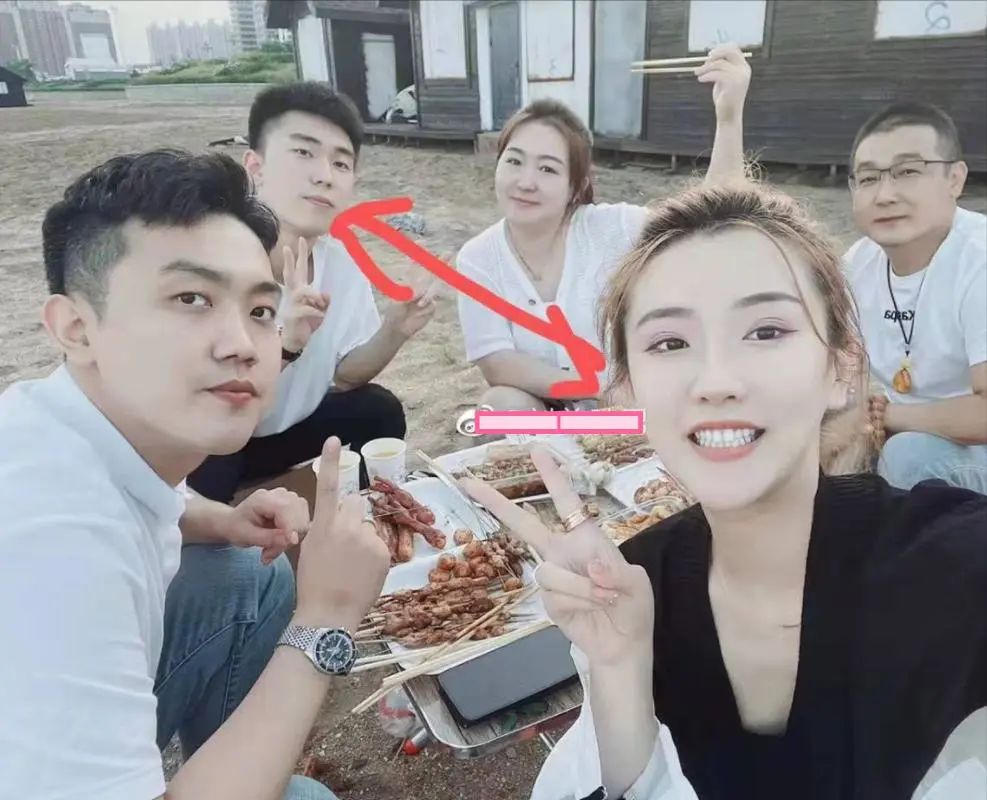 百万女网红家庭暴力反转:感情问题堂弟,男方痛哭控诉