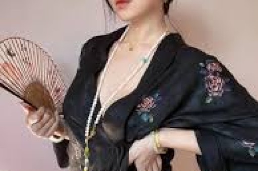 网红何秋亊演唱会抄袭汪苏泷？道歉停播引热议