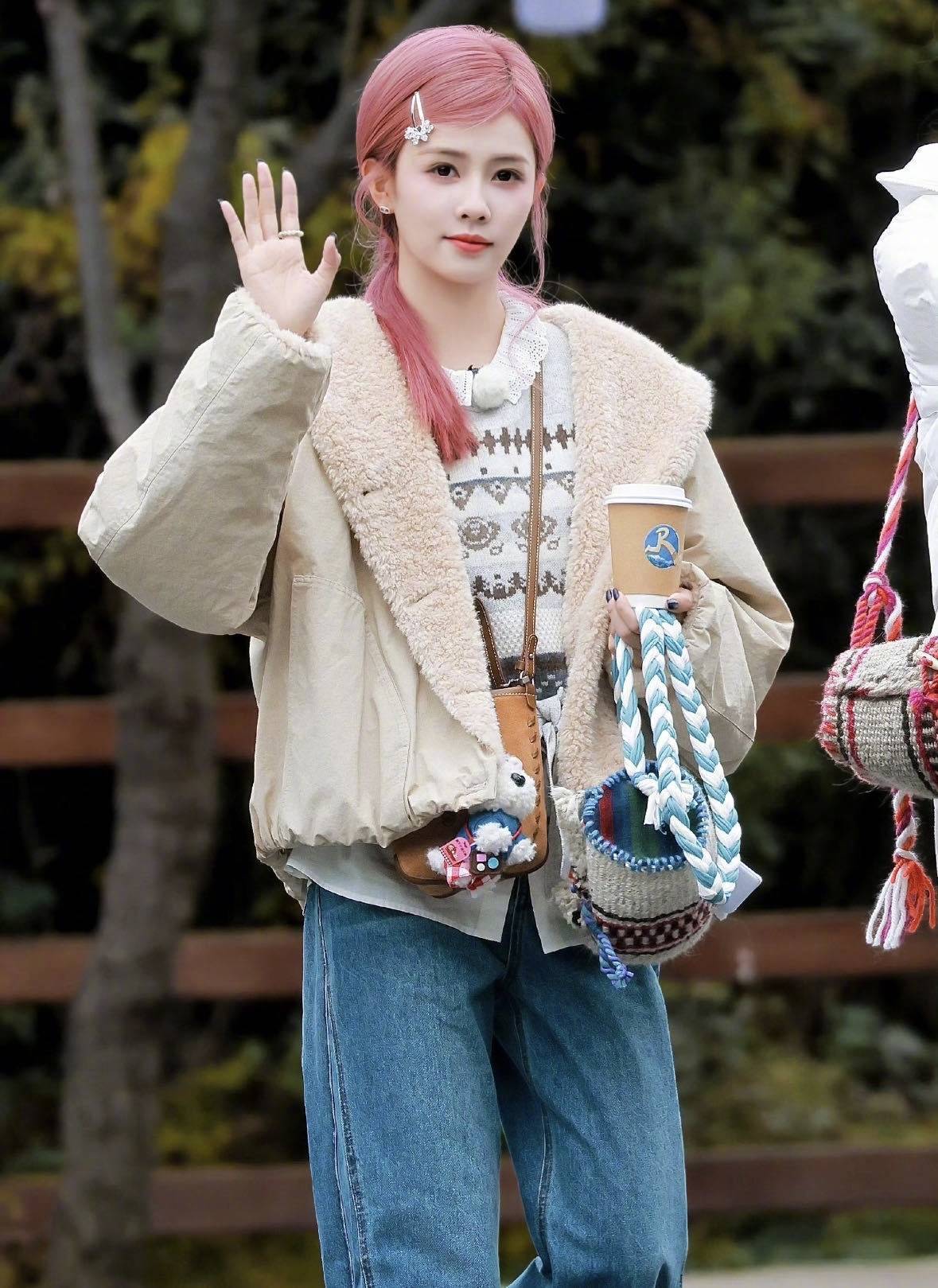 白鹿人设崩塌始末：从元气少女到全网嘲讽