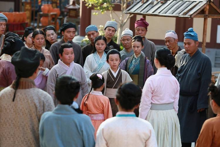 AI冲击下横店群演:美女泛滥,懒汉光棍何去何从?