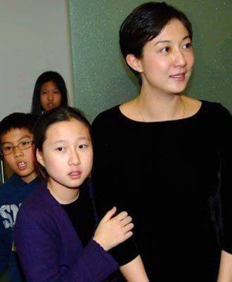 吴绮莉揭成龙不认女真相:从未要求亲子鉴定