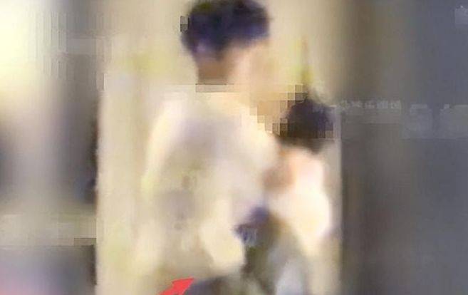 内娱再曝不拉窗帘 情感投入太明显