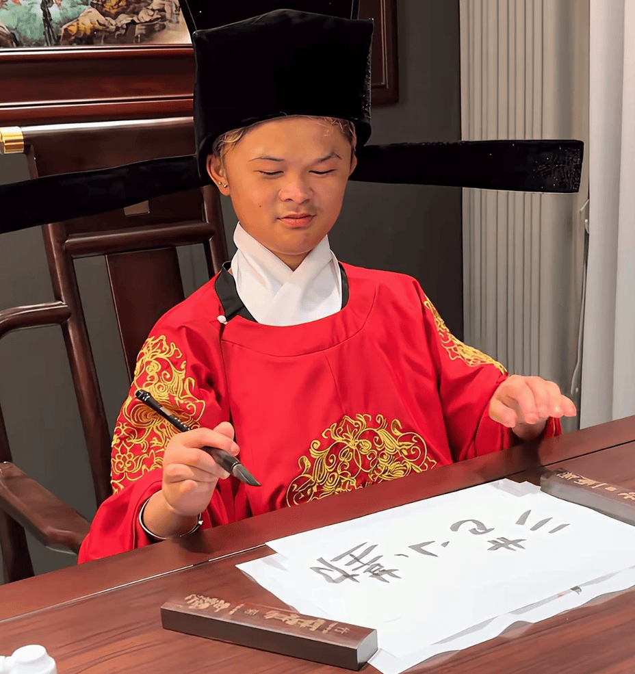 18岁小马云当爸引争议:炒作还是真爱?