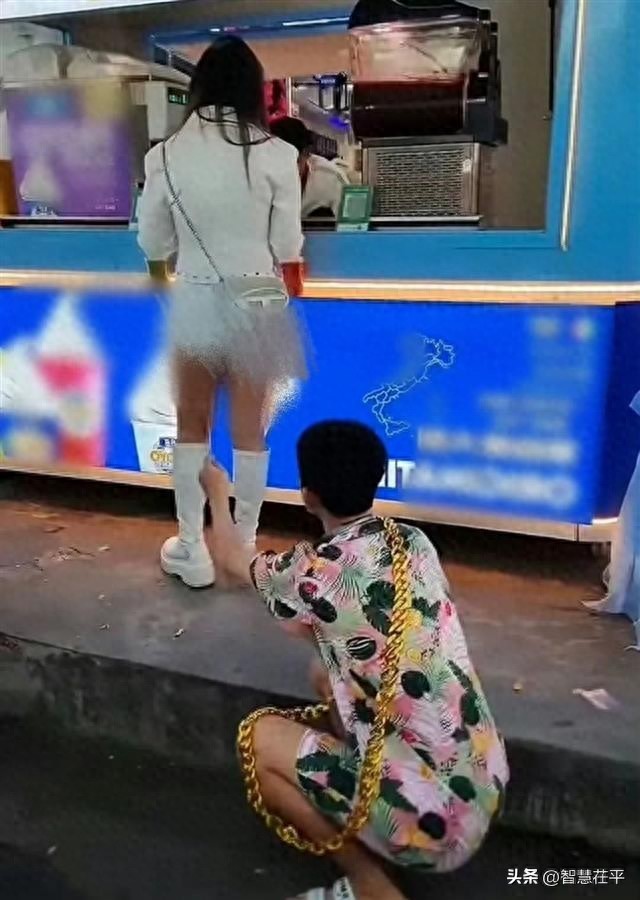 网红直播出格行为,竹签捅女游客臀部为吸粉引流