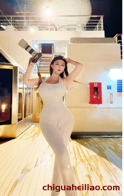 微博网红芷仪g宝身材惊艳，私照流出引发热议